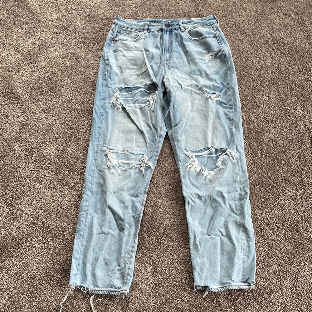 American Eagle Comfort Stretch Waistband Light Wash Mom Jeans SIZE 8 (29W)